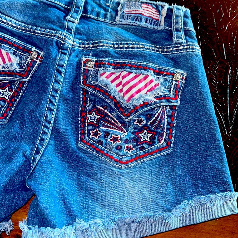 Perfect for July 4 size 25 Cheyenne brand jean shorts